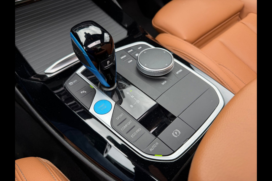 BMW iX3 M SPORT pakket 80 kWh, panoramadak, vol opties, 1 e eigenaar,conjac sport leder, Origineel NL auto met nap