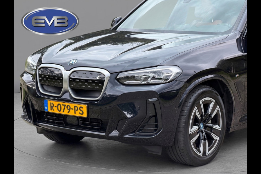 BMW iX3 M SPORT pakket 80 kWh, panoramadak, vol opties, 1 e eigenaar,conjac sport leder, Origineel NL auto met nap