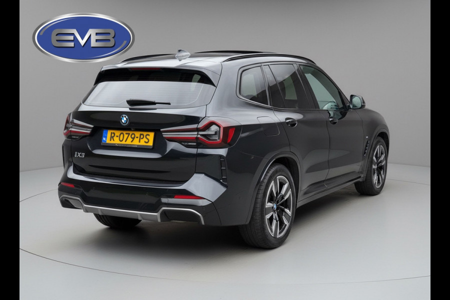 BMW iX3 M SPORT pakket 80 kWh, panoramadak, vol opties, 1 e eigenaar,conjac sport leder, Origineel NL auto met nap
