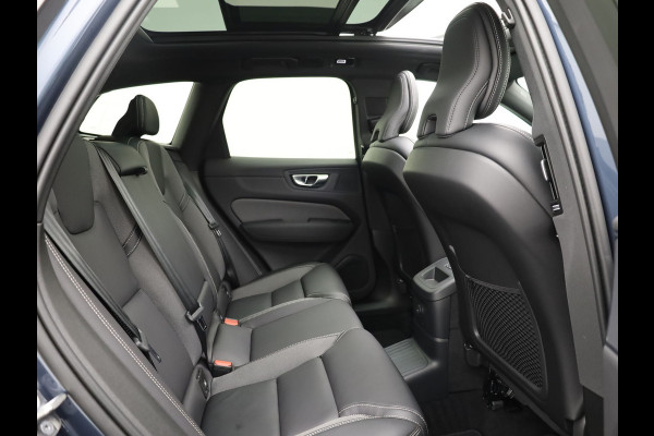 Volvo XC60 2.0 T6 Plug-in hybrid AWD Plus Dark | Trekhaak | Panodak | Dode Hoek | 360 Camera | Harman Kardon | Head Up | Elk. Klep | Prijs Rijklaar!!