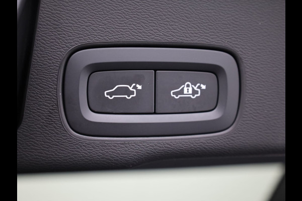 Volvo XC60 2.0 T6 Plug-in hybrid AWD Plus Dark | Trekhaak | Panodak | Dode Hoek | 360 Camera | Harman Kardon | Head Up | Elk. Klep | Prijs Rijklaar!!