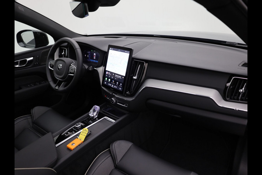 Volvo XC60 2.0 T6 Plug-in hybrid AWD Plus Dark | Trekhaak | Panodak | Dode Hoek | 360 Camera | Harman Kardon | Head Up | Elk. Klep | Prijs Rijklaar!!