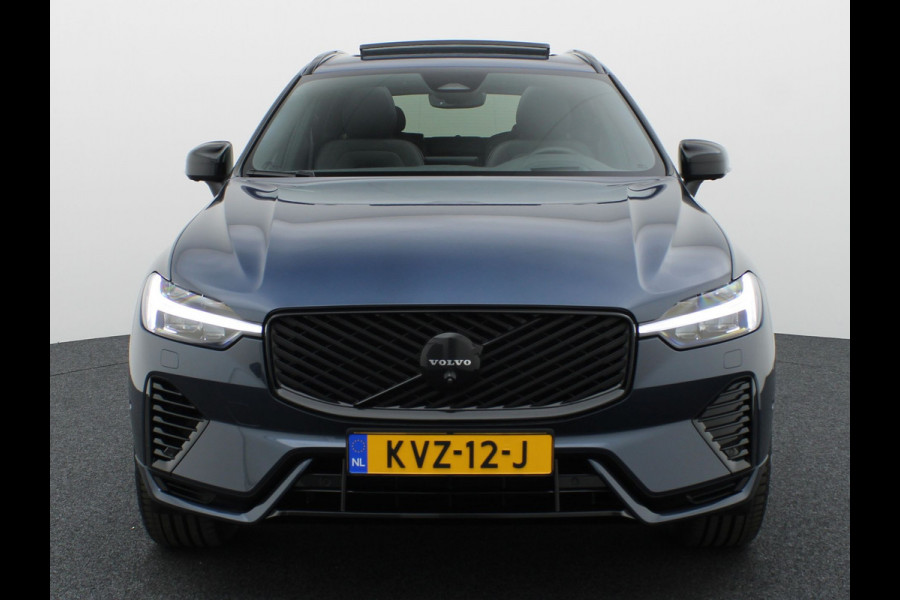 Volvo XC60 2.0 T6 Plug-in hybrid AWD Plus Dark | Trekhaak | Panodak | Dode Hoek | 360 Camera | Harman Kardon | Head Up | Elk. Klep | Prijs Rijklaar!!