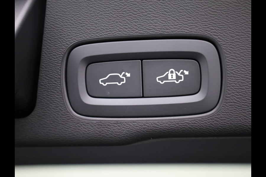 Volvo XC60 2.0 T8 Plug-in hybrid AWD Plus Dark | Trekhaak | Panodak | Dode Hoek | 360 Camera | Harman Kardon | Head Up | Elk. Klep | Prijs Rijklaar!!