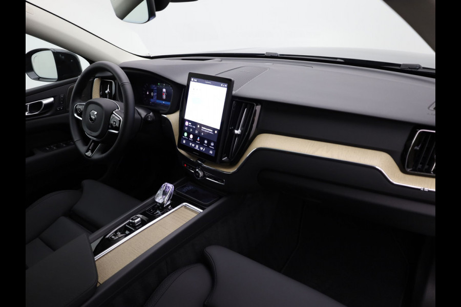 Volvo XC60 2.0 T8 Plug-in hybrid AWD Plus Dark | Trekhaak | Panodak | Dode Hoek | 360 Camera | Harman Kardon | Head Up | Elk. Klep | Prijs Rijklaar!!