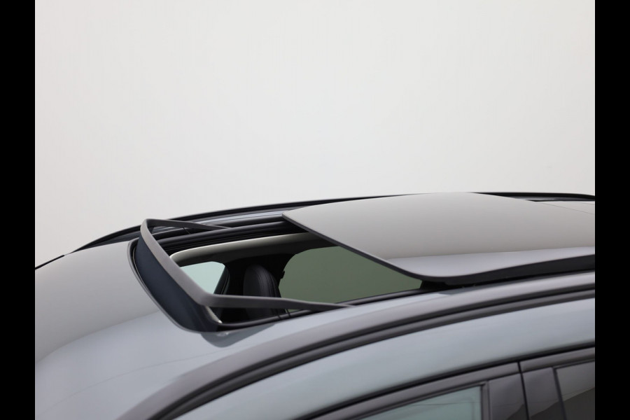 Volvo XC60 2.0 T8 Plug-in hybrid AWD Plus Dark | Trekhaak | Panodak | Dode Hoek | 360 Camera | Harman Kardon | Head Up | Elk. Klep | Prijs Rijklaar!!