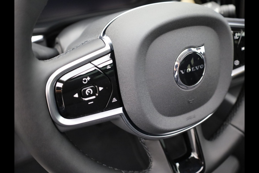 Volvo XC60 2.0 T8 Plug-in hybrid AWD Plus Dark | Trekhaak | Panodak | Dode Hoek | 360 Camera | Harman Kardon | Head Up | Elk. Klep | Prijs Rijklaar!!