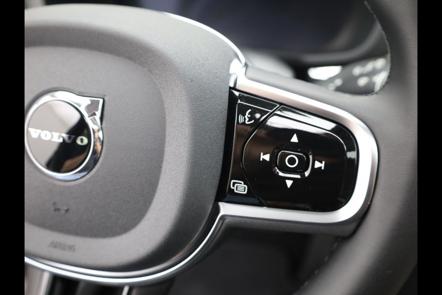 Volvo XC60 2.0 T8 Plug-in hybrid AWD Plus Dark | Trekhaak | Panodak | Dode Hoek | 360 Camera | Harman Kardon | Head Up | Elk. Klep | Prijs Rijklaar!!