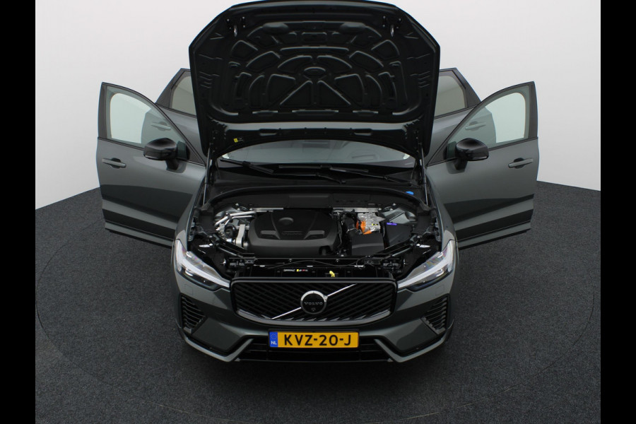 Volvo XC60 2.0 T8 Plug-in hybrid AWD Plus Dark | Trekhaak | Panodak | Dode Hoek | 360 Camera | Harman Kardon | Head Up | Elk. Klep | Prijs Rijklaar!!