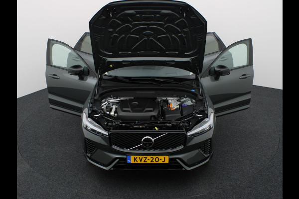 Volvo XC60 2.0 T8 Plug-in hybrid AWD Plus Dark | Trekhaak | Panodak | Dode Hoek | 360 Camera | Harman Kardon | Head Up | Elk. Klep | Prijs Rijklaar!!
