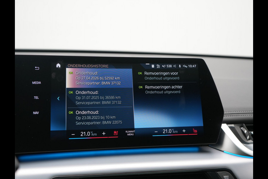 BMW iX1 xDrive30 X Line 67 kWh 313pk Dealer O.H. | Trekhaak Af Fabriek | Panodak | Head Up | Adaptive Cruise | 360 Camera | Harman / Kardon | Lederen Sportstoelen Massage & Memory | Keyless | Sfeerverlichting | Stoelen & Stuur Verwarmd | Apple Carplay | Widescreen Navi | DAB | 19"L.M |