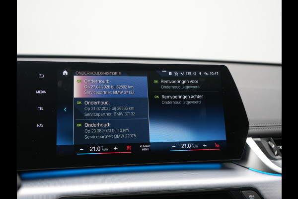 BMW iX1 xDrive30 X Line 67 kWh 313pk Dealer O.H. | Trekhaak Af Fabriek | Panodak | Head Up | Adaptive Cruise | 360 Camera | Harman / Kardon | Lederen Sportstoelen Massage & Memory | Keyless | Sfeerverlichting | Stoelen & Stuur Verwarmd | Apple Carplay | Widescreen Navi | DAB | 19"L.M |