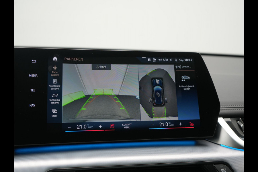 BMW iX1 xDrive30 X Line 67 kWh 313pk Dealer O.H. | Trekhaak Af Fabriek | Panodak | Head Up | Adaptive Cruise | 360 Camera | Harman / Kardon | Lederen Sportstoelen Massage & Memory | Keyless | Sfeerverlichting | Stoelen & Stuur Verwarmd | Apple Carplay | Widescreen Navi | DAB | 19"L.M |