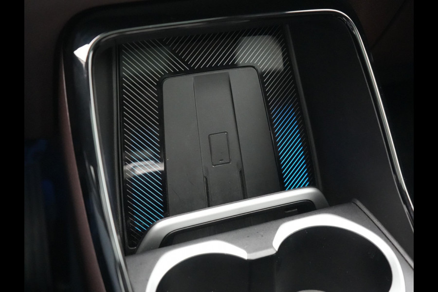 BMW iX1 xDrive30 X Line 67 kWh 313pk Dealer O.H. | Trekhaak Af Fabriek | Panodak | Head Up | Adaptive Cruise | 360 Camera | Harman / Kardon | Lederen Sportstoelen Massage & Memory | Keyless | Sfeerverlichting | Stoelen & Stuur Verwarmd | Apple Carplay | Widescreen Navi | DAB | 19"L.M |