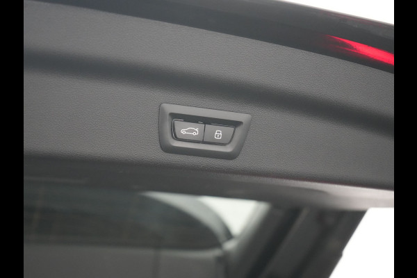 BMW iX1 xDrive30 X Line 67 kWh 313pk Dealer O.H. | Trekhaak Af Fabriek | Panodak | Head Up | Adaptive Cruise | 360 Camera | Harman / Kardon | Lederen Sportstoelen Massage & Memory | Keyless | Sfeerverlichting | Stoelen & Stuur Verwarmd | Apple Carplay | Widescreen Navi | DAB | 19"L.M |