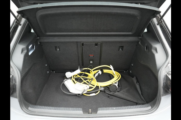 Volkswagen ID.3 Pro S 77 kWh 204pk Dealer O.H. | Adaptive Cruise | Camera | Warmtepomp | Keyless | Stuur Verwarmd | Sfeerverlichting | Apple Carplay | DAB | 19"L.M | Park Assist |
