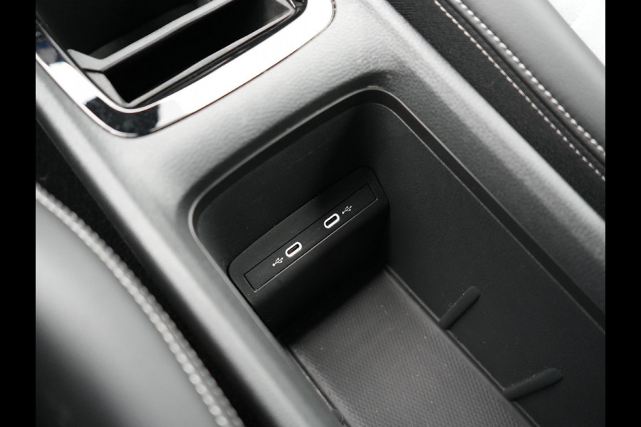 Volkswagen ID.3 Pro S 77 kWh 204pk Dealer O.H. | Adaptive Cruise | Camera | Warmtepomp | Keyless | Stuur Verwarmd | Sfeerverlichting | Apple Carplay | DAB | 19"L.M | Park Assist |