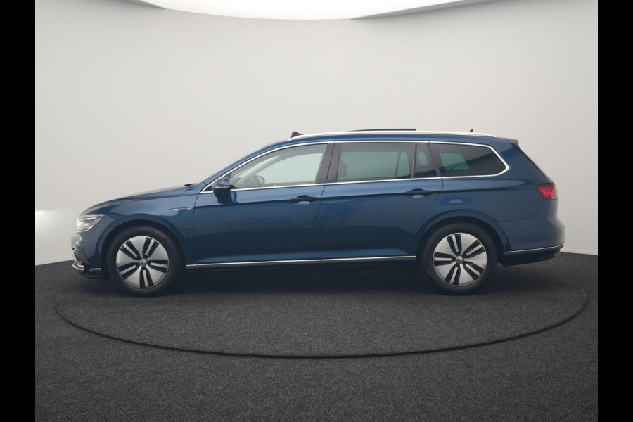 Volkswagen Passat 1.4 TSI PHEV GTE Business 218pk Dealer O.H. | Trekhaak Af Fabriek | Panodak | Head Up | Adaptive Cruise | 360 Camera | Dynaudio | Lederen Sportstoelen Memory & Massage | IQ Light | Stoelen & Stuur Verwarmd | Blis | Keyless | Apple Carplay | Plug In Hybrid |