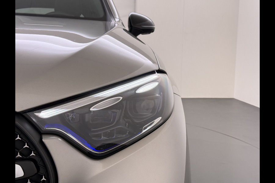 Mercedes-Benz GLC 300e AMG 4Matic // SoH 99% // Panoramadak // Trekhaak // Achterbank Verwarming // 360 Camera // Memory // Carplay // Night Pakke
