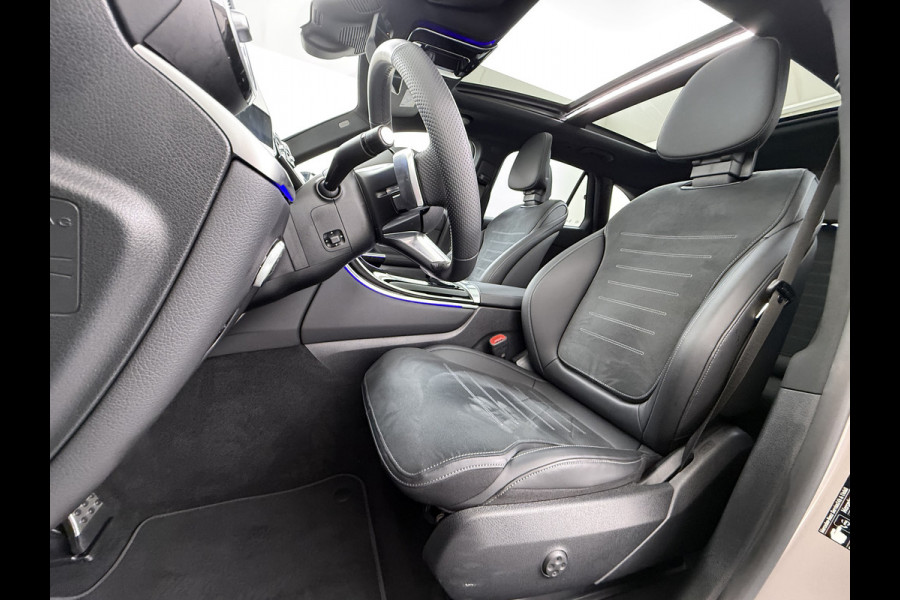 Mercedes-Benz GLC 300e AMG 4Matic // SoH 99% // Panoramadak // Trekhaak // Achterbank Verwarming // 360 Camera // Memory // Carplay // Night Pakke
