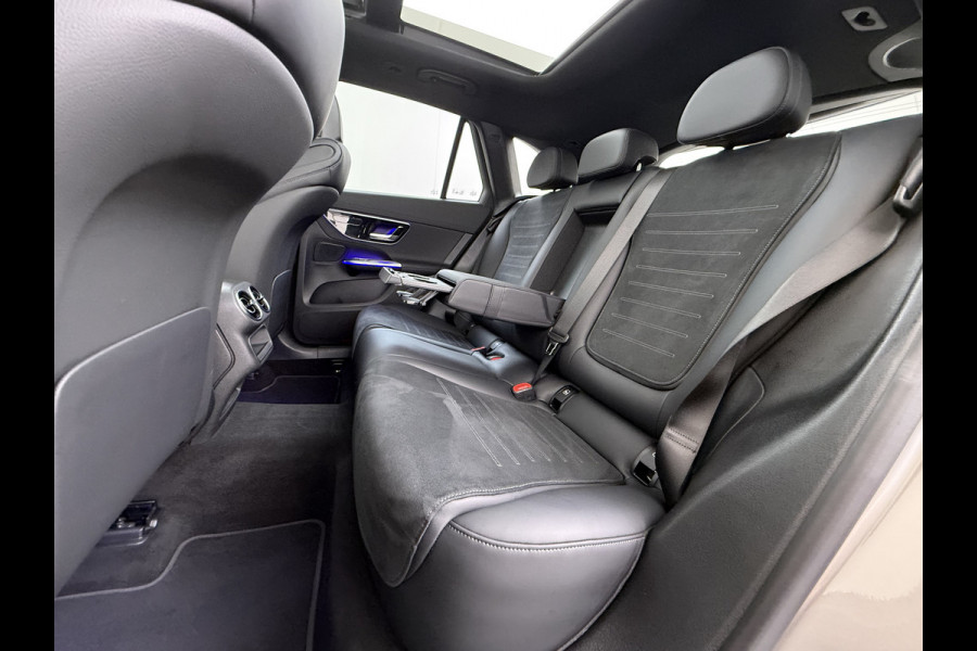 Mercedes-Benz GLC 300e AMG 4Matic // SoH 99% // Panoramadak // Trekhaak // Achterbank Verwarming // 360 Camera // Memory // Carplay // Night Pakke