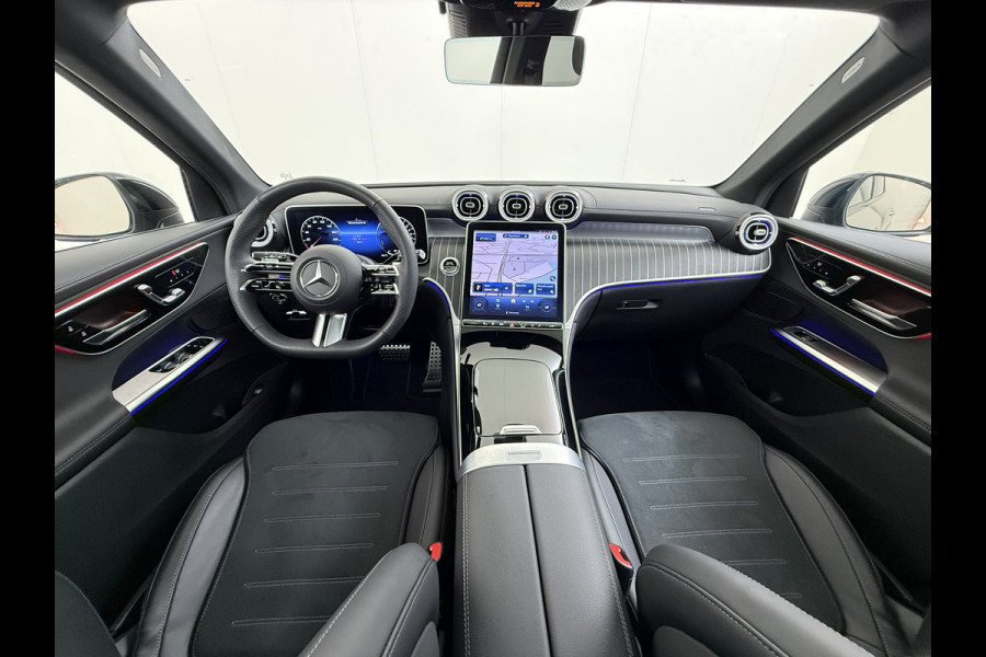 Mercedes-Benz GLC 300e AMG 4Matic // SoH 99% // Panoramadak // Trekhaak // Achterbank Verwarming // 360 Camera // Memory // Carplay // Night Pakke