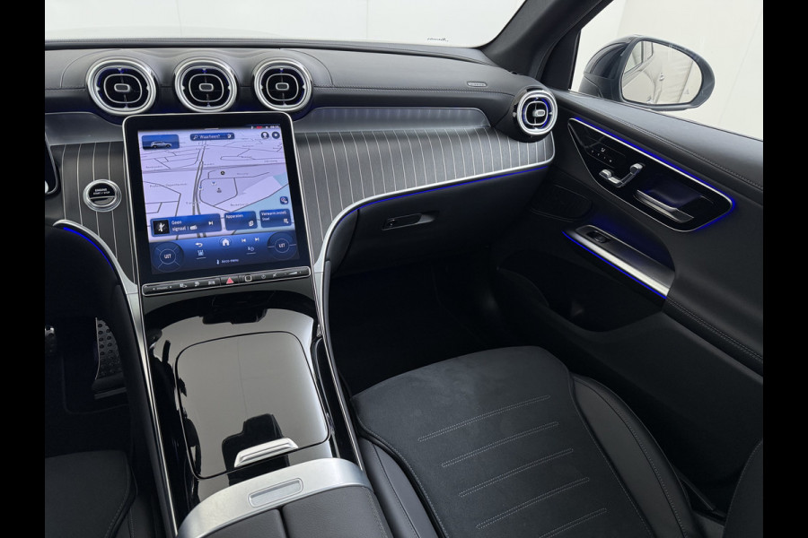 Mercedes-Benz GLC 300e AMG 4Matic // SoH 99% // Panoramadak // Trekhaak // Achterbank Verwarming // 360 Camera // Memory // Carplay // Night Pakke