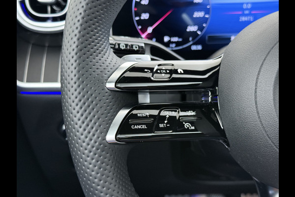 Mercedes-Benz GLC 300e AMG 4Matic // SoH 99% // Panoramadak // Trekhaak // Achterbank Verwarming // 360 Camera // Memory // Carplay // Night Pakke