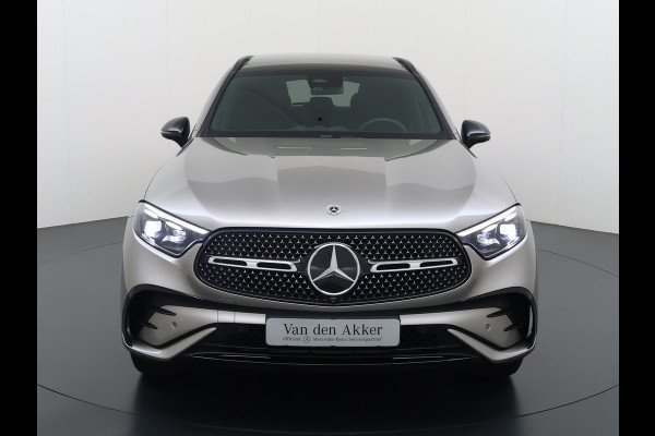 Mercedes-Benz GLC 300e AMG 4Matic // SoH 99% // Panoramadak // Trekhaak // Achterbank Verwarming // 360 Camera // Memory // Carplay // Night Pakke