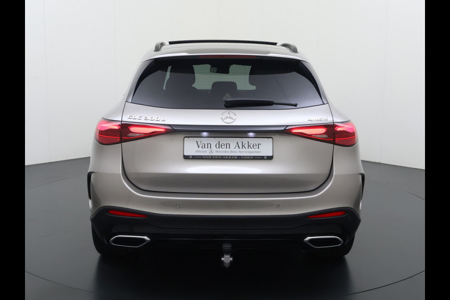 Mercedes-Benz GLC 300e AMG 4Matic // SoH 99% // Panoramadak // Trekhaak // Achterbank Verwarming // 360 Camera // Memory // Carplay // Night Pakke