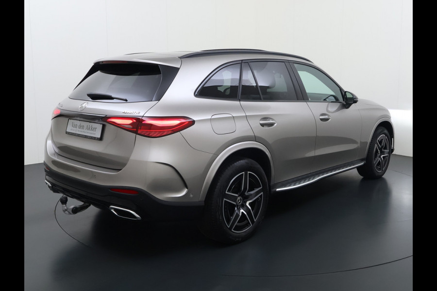 Mercedes-Benz GLC 300e AMG 4Matic // SoH 99% // Panoramadak // Trekhaak // Achterbank Verwarming // 360 Camera // Memory // Carplay // Night Pakke