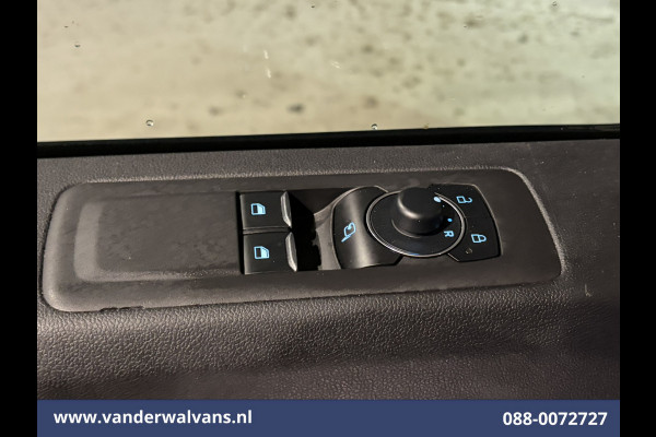Ford Transit Custom 2.0 TDCI 136pk L2H1 Euro6 Airco | Camera | LED | Apple Carplay | Cruisecontrol | 2500kg Trekhaak LM Velgen, Android Auto, Verwarmde voorruit, Stoelverwarming, Parkeersensoren, Bijrijdersbank