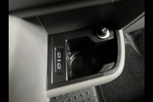 Volkswagen Transporter Automaat DSG Servicewagen 2.0 TDI 150pk L2H1 3Persoons Sortimo Inrichting, Airco, Navigatie, RIJKLAARPRIJS!