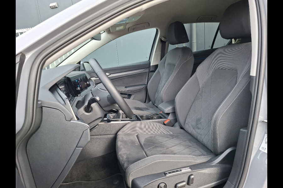 Volkswagen Golf 1.5 TSI 130pk Style * LAGE KMSTAND 26.000KM! * ParkeerCamera * Adaptieve Cruise Control * LM velgen *