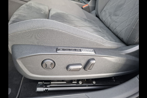 Volkswagen Golf 1.5 TSI 130pk Style * LAGE KMSTAND 26.000KM! * ParkeerCamera * Adaptieve Cruise Control * LM velgen *
