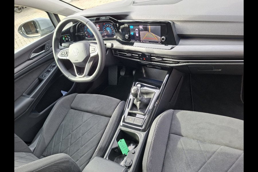 Volkswagen Golf 1.5 TSI 130pk Style * LAGE KMSTAND 26.000KM! * ParkeerCamera * Adaptieve Cruise Control * LM velgen *