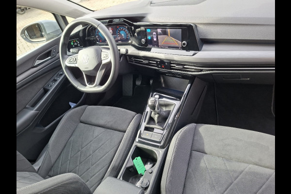 Volkswagen Golf 1.5 TSI 130pk Style * LAGE KMSTAND 26.000KM! * ParkeerCamera * Adaptieve Cruise Control * LM velgen *