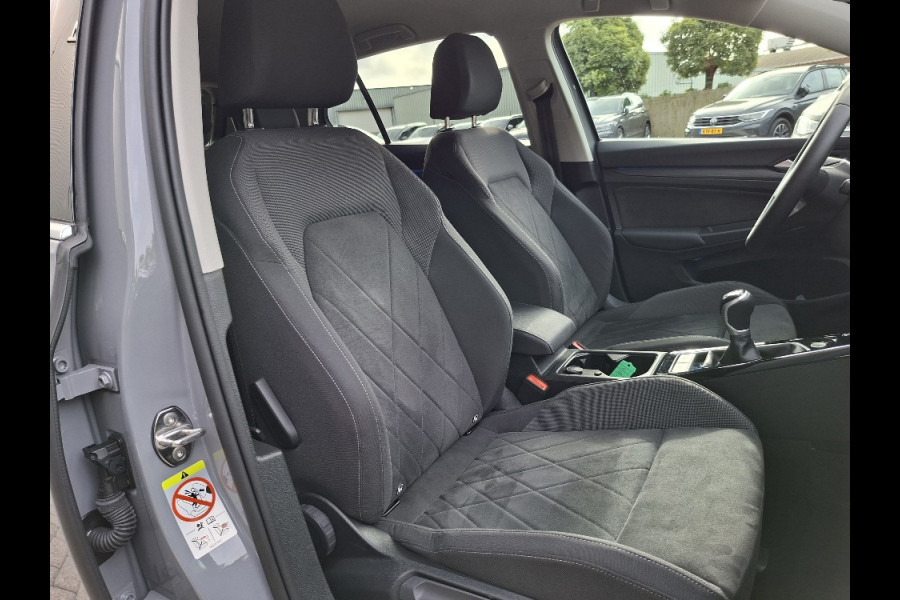 Volkswagen Golf 1.5 TSI 130pk Style * LAGE KMSTAND 26.000KM! * ParkeerCamera * Adaptieve Cruise Control * LM velgen *