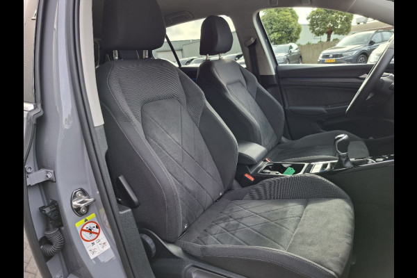 Volkswagen Golf 1.5 TSI 130pk Style * LAGE KMSTAND 26.000KM! * ParkeerCamera * Adaptieve Cruise Control * LM velgen *