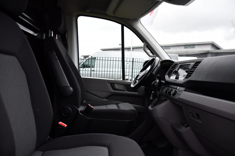 Volkswagen Crafter 35 2.0 TDI L3H2 Highline PB Edition Adaptieve Cruise, Camera, Carplay, Clima, LED, Stoelverwarming, Multimedia, Sensoren, Uniek!