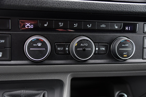Volkswagen Crafter 35 2.0 TDI L3H2 Highline PB Edition Adaptieve Cruise, Camera, Carplay, Clima, LED, Stoelverwarming, Multimedia, Sensoren, Uniek!