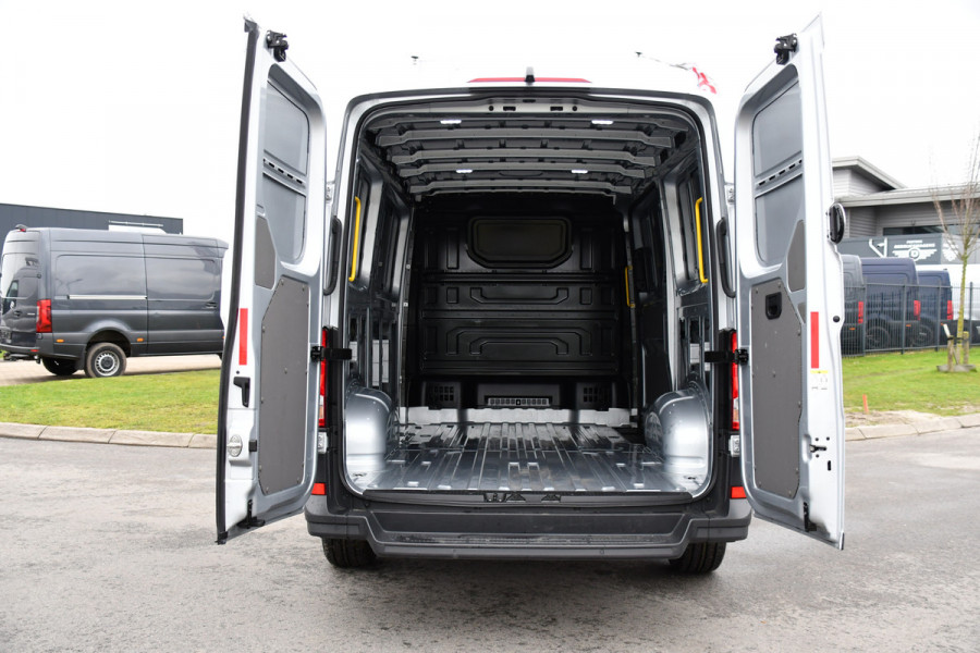 Volkswagen Crafter 35 2.0 TDI L3H2 Highline PB Edition Adaptieve Cruise, Camera, Carplay, Clima, LED, Stoelverwarming, Multimedia, Sensoren, Uniek!