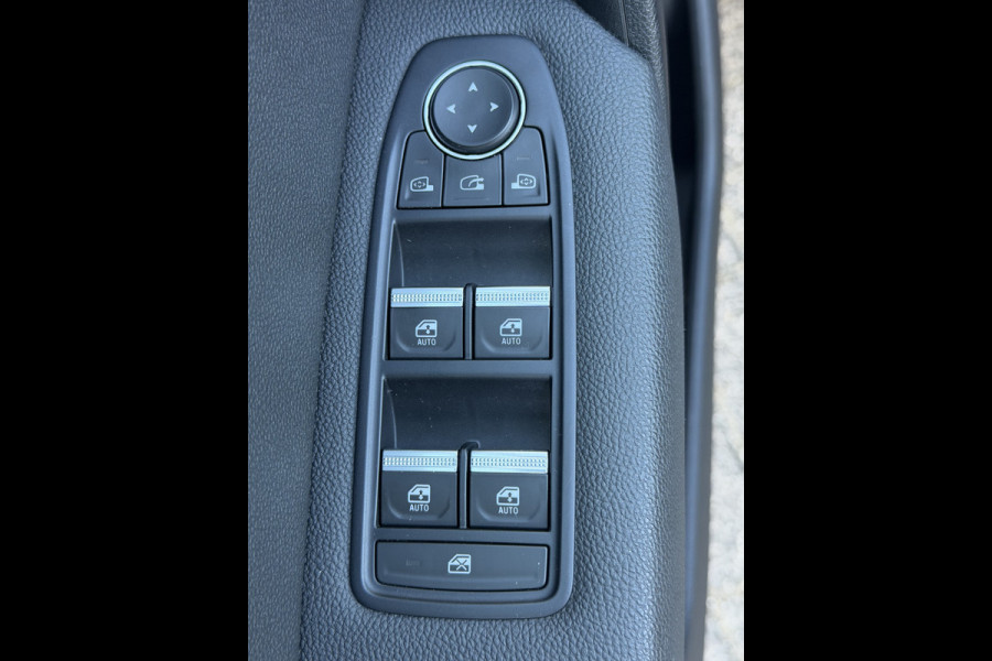 Renault Captur 100pk Intens (Keyless Entry - Camera - Parkeersensoren V+A - LED - Automatische Airco - Navigatie - Two Tone)