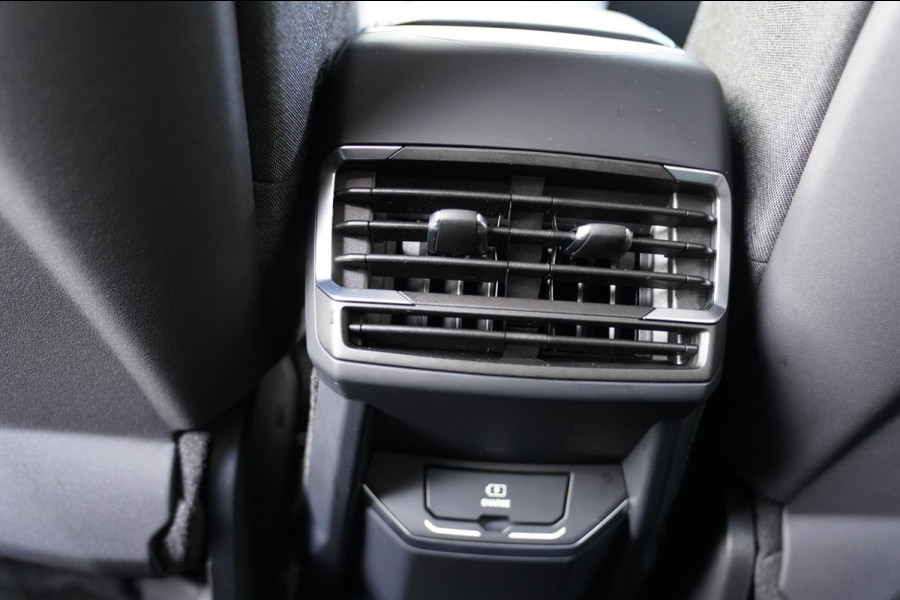 Lynk & Co 01 1.5|Prijs incl. 12 mnd garantie| PDC Panoramadak LMV Navi Apple carplay/Android auto Camera
