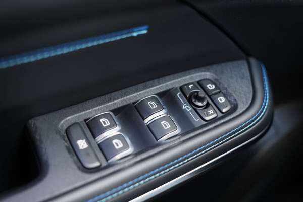 Lynk & Co 01 1.5|Prijs incl. 12 mnd garantie| PDC Panoramadak LMV Navi Apple carplay/Android auto Camera