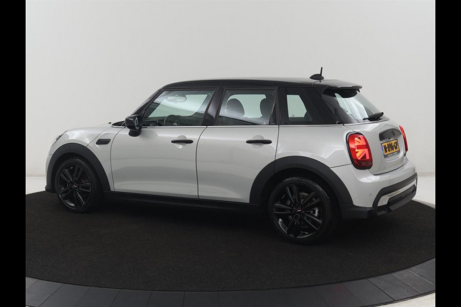 MINI 5-Deurs 1.5 Cooper Business Edition | Leder | Cruise control | Head-up | Camera | Park assist | Carplay | Climate control | 17" velgen