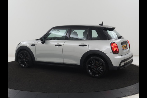 MINI 5-Deurs 1.5 Cooper Business Edition | Leder | Cruise control | Head-up | Camera | Park assist | Carplay | Climate control | 17" velgen