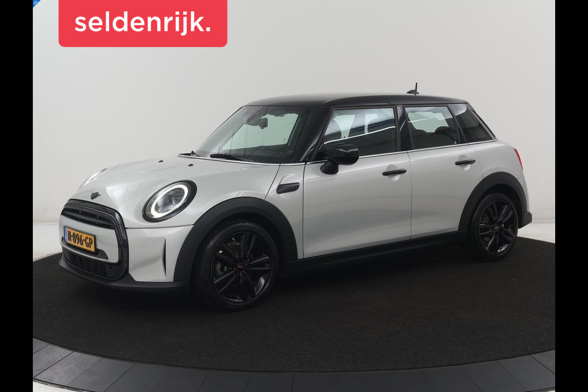 MINI 5-Deurs 1.5 Cooper Business Edition | Leder | Cruise control | Head-up | Camera | Park assist | Carplay | Climate control | 17" velgen