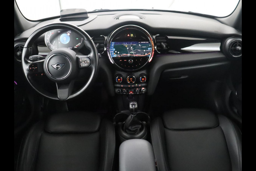 MINI 5-Deurs 1.5 Cooper Business Edition | Leder | Cruise control | Head-up | Camera | Park assist | Carplay | Climate control | 17" velgen