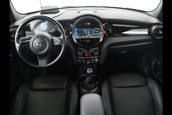 MINI 5-Deurs 1.5 Cooper Business Edition | Leder | Cruise control | Head-up | Camera | Park assist | Carplay | Climate control | 17" velgen